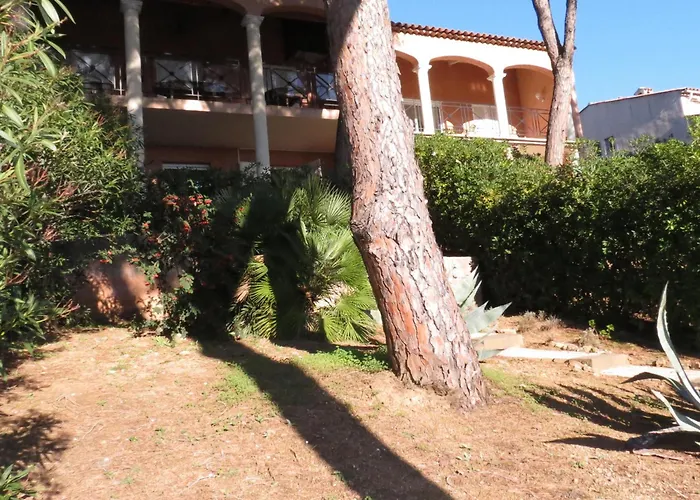 2 Pièces Avec Jardin, Garage Et Piscine à - Fr-1-780-45 *