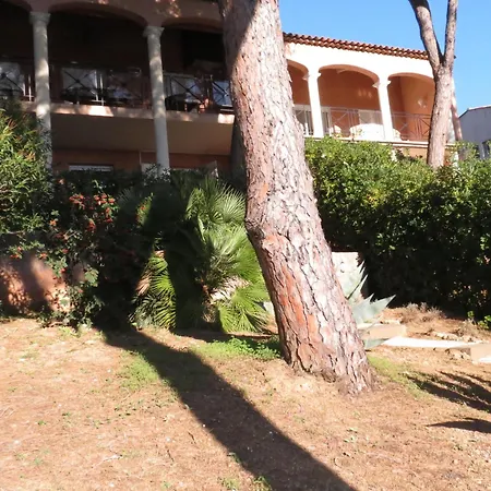 2 Pièces Avec Jardin, Garage Et Piscine à - Fr-1-780-45 *